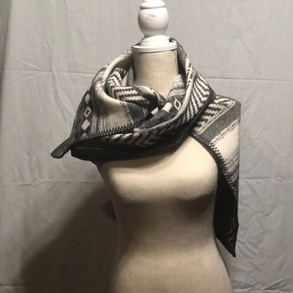 Sophia Reyes Infinity Wool Scarf